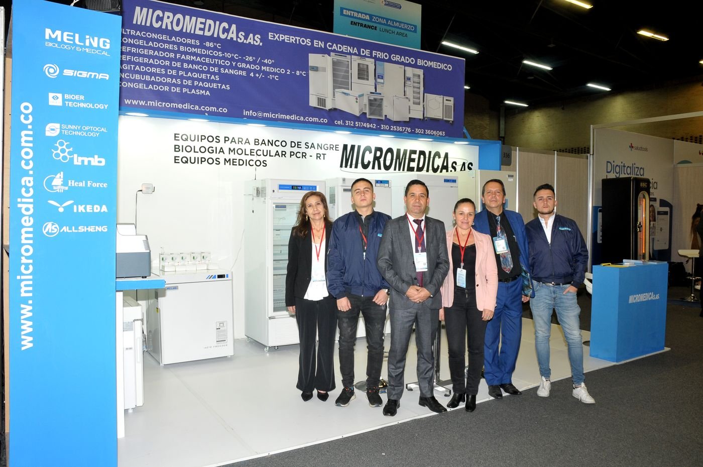 Equipo completo de Micromédica en la feria Meditech