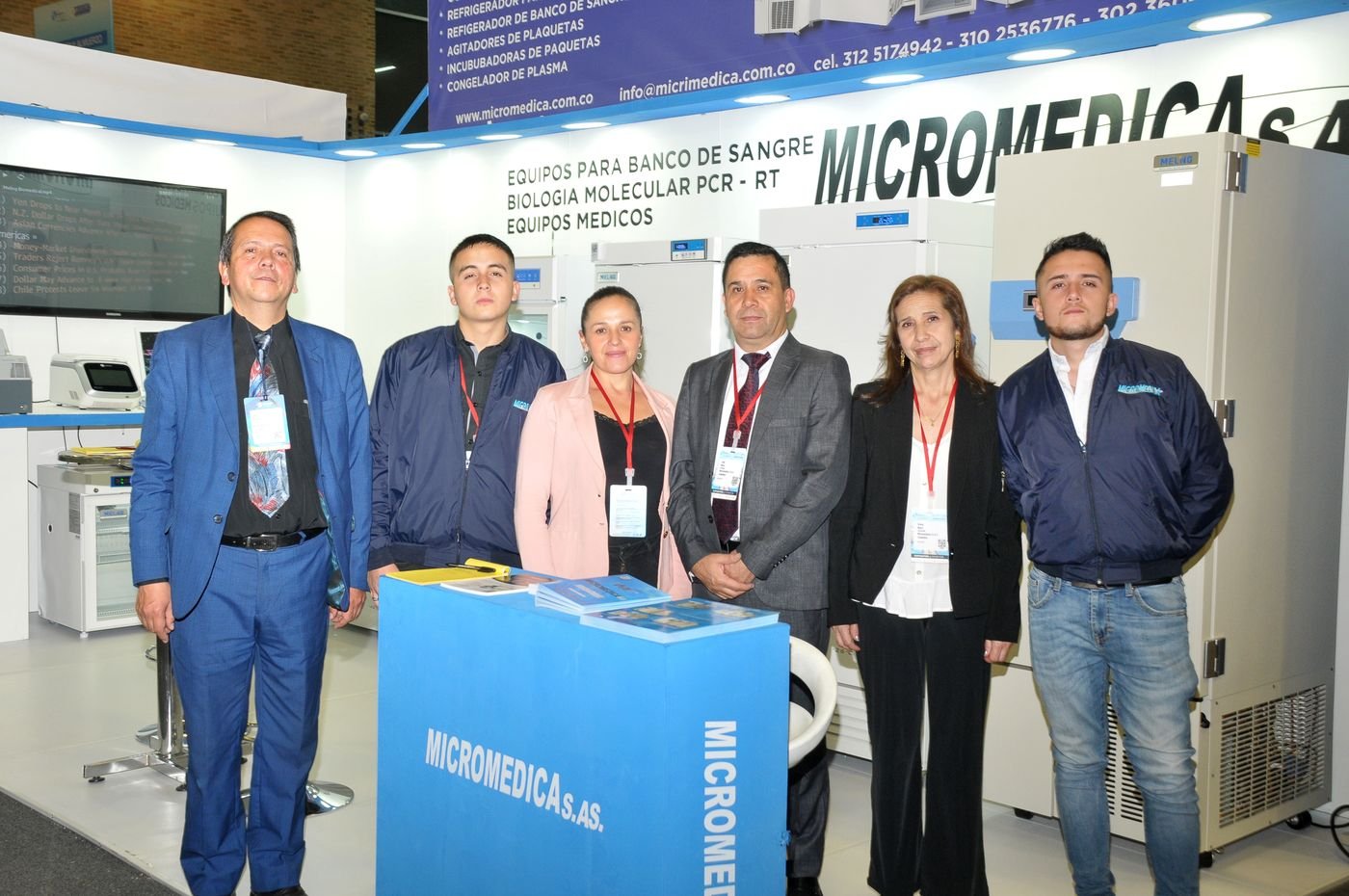 Equipo de Micromédica en su stand de la feria Meditech