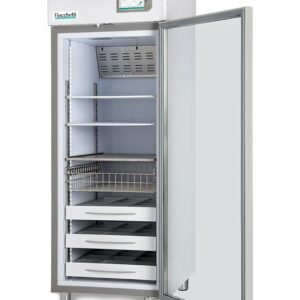 Refrigerador de farmacia Fiocchetti MEDIKA 700 con la puerta abierta