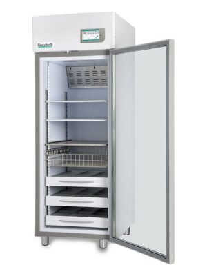 Refrigerador de farmacia Fiocchetti MEDIKA 700 con la puerta abierta Refrigerador de farmacia Fiocchetti MEDIKA 700 con la puerta abierta