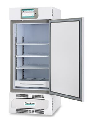 Refrigerador de laboratorio Fiocchetti LABOR 200 con la puerta abierta Refrigerador de laboratorio Fiocchetti LABOR 200 con la puerta abierta