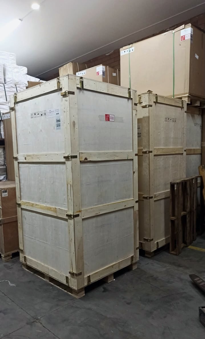 Equipos embalados en la bodega de Micromédica