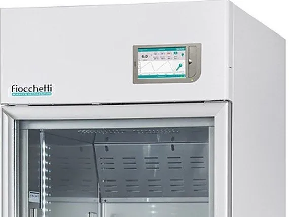 Pantalla táctil del controlador TOUCH de un refrigerador Fiocchetti EMOTECA, con gráfico de temperatura