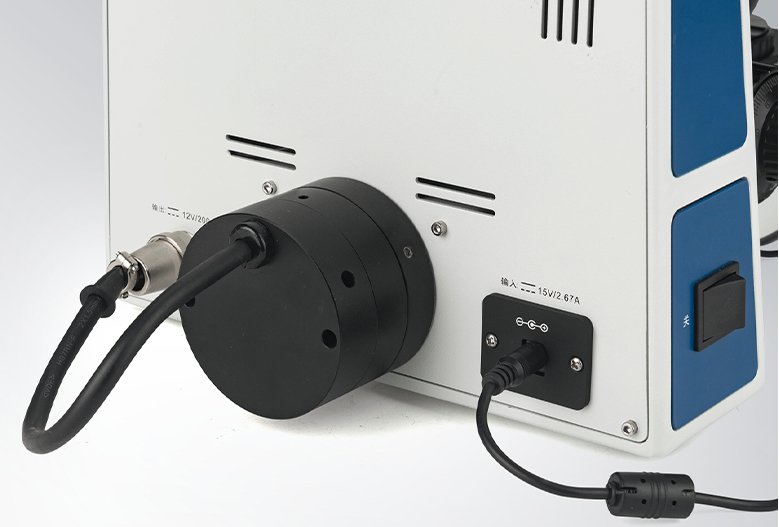 Fuente de luz LED en la parte trasera del microscopio RX50LED de Sunny Optical Technology